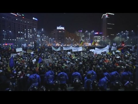 Unas 150.000 personas piden en Rumanía la dimisión del Gobierno