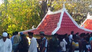 Wisata Budaya Upacara Adat Ritual Nyadar Hari Pertama