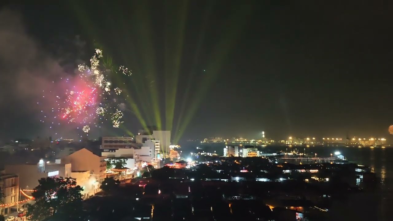 🇲🇾槟城拜天公#槟城 #fireworks #bungaapi #georgetown #烟花 #pulaupinang #malaysia #拜天公 #年初八#马来西亚 #姓李桥#姓周桥#槟城乔治市