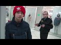 Охрана запрещает входить в павильоны, смотри товар с коридора