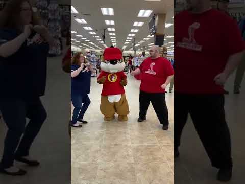Wingsofredemption Dancing at Buc-ee's - YouTube