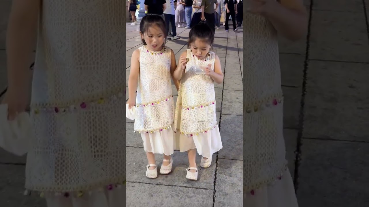 언니의 손이 너무 빨라서 동생은 전혀 반응하지 못했어 #쌍둥이