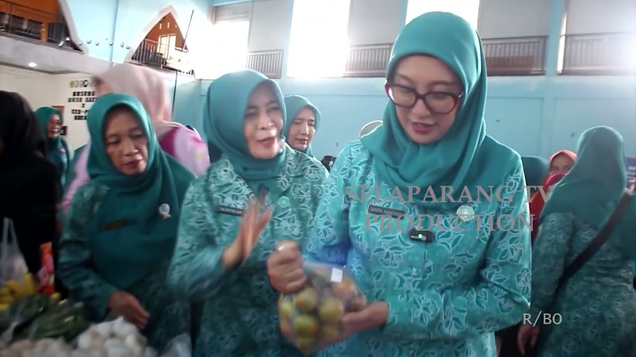 MASYARAKAT SERBU PASAR MURAH RAMADAN TP-PKK