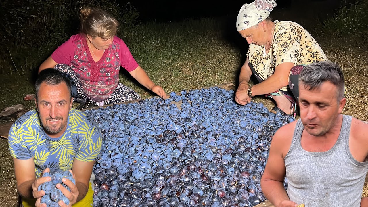 Sušenje šljiva u Baltićima, bolje selo da umre nego običaji / Dobar majstor uvijek posla ima !