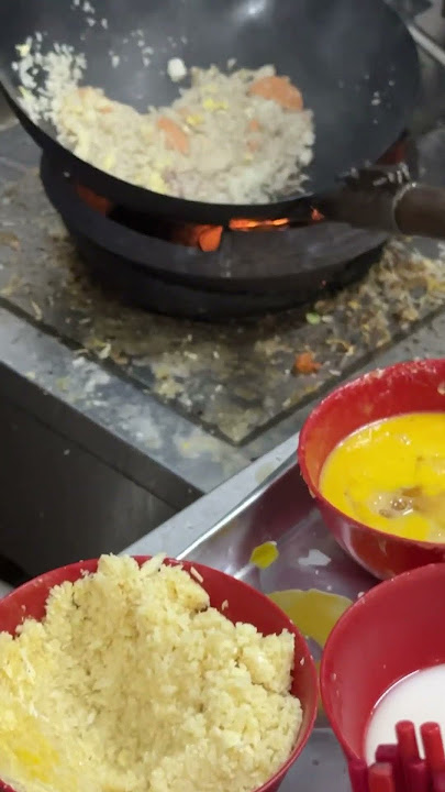Aggressive wok frying #Shorts