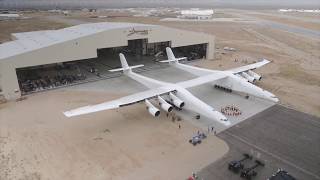 В США представлен транспортный самолет Stratolaunch