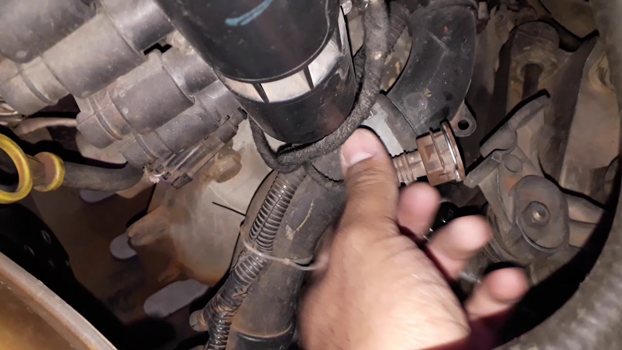 Como soltar o conector do sensor de temperatura do celta - YouTube