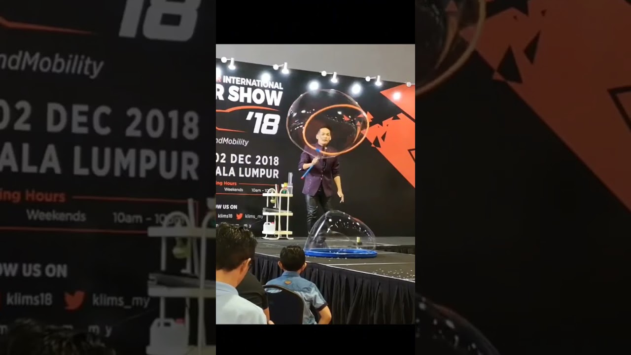 bubble show by Aaron Pang 