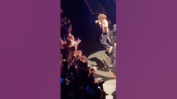 Benson Boone asked her to sing what he sings 😂 #shorts #bensonboone #celebrity