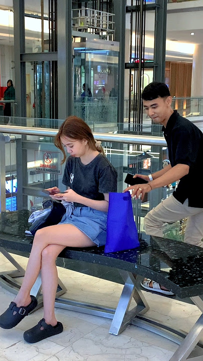 Dia sangat bingung dan lucu haha