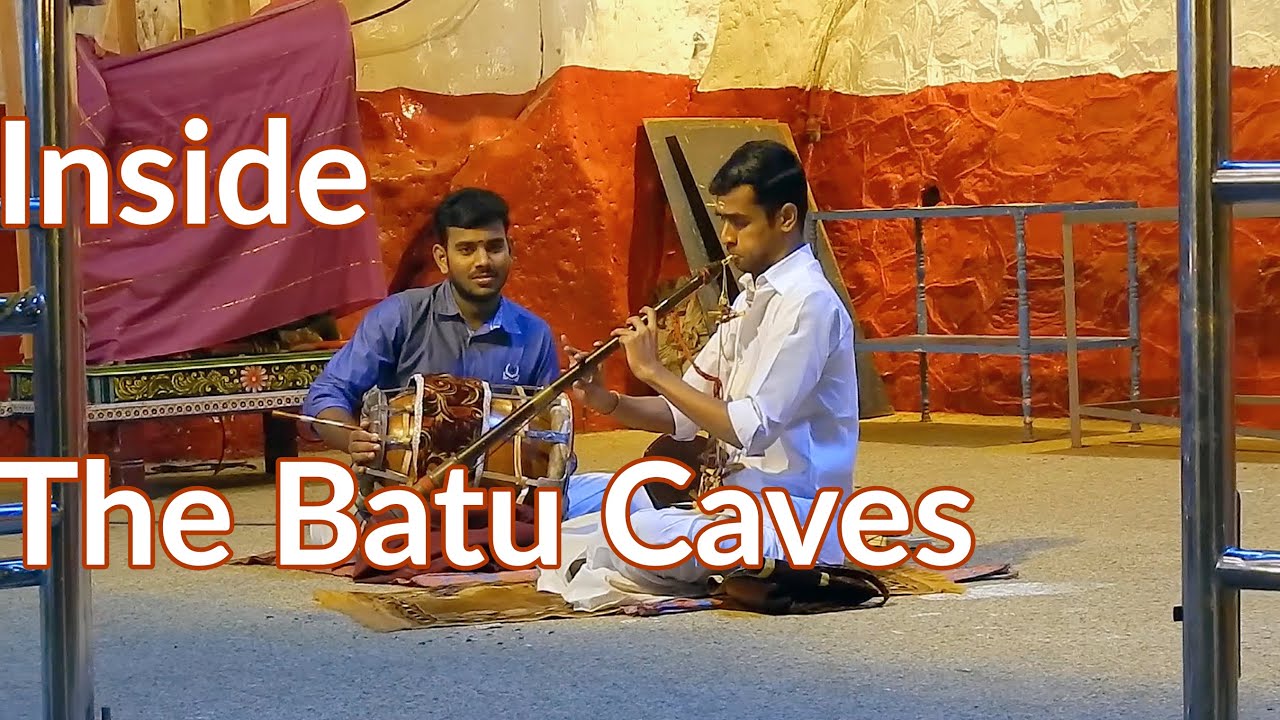 Внутри Бату Кейвс - Церемония