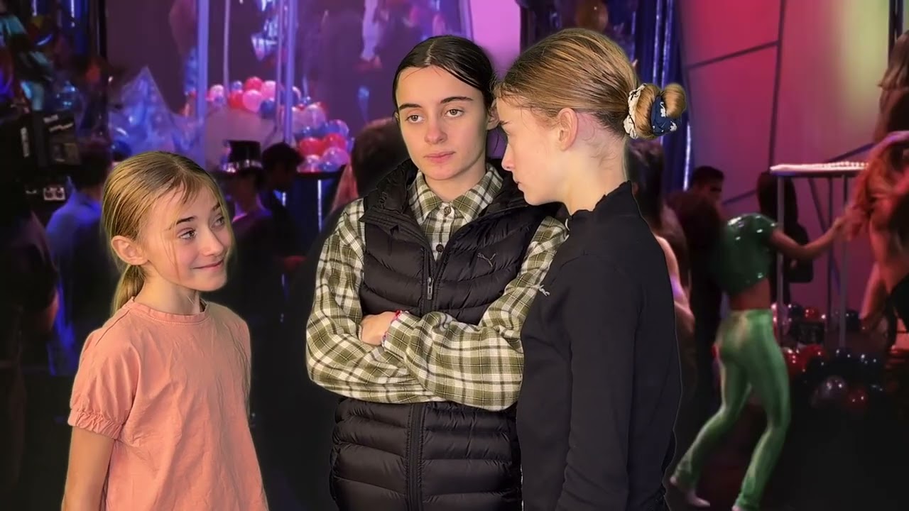 New Year's Rockin' Eve | Friends - Season 6