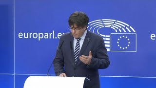 Megvonták Puigdemont mentelmi jogát