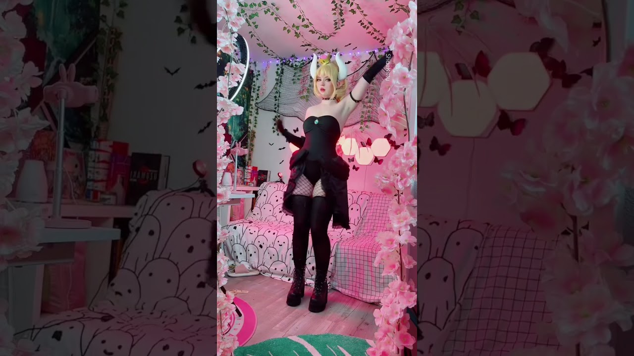 BEST Bowsette Cosplay 🔥