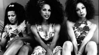 Watch En Vogue Does Anybody Hear Me video