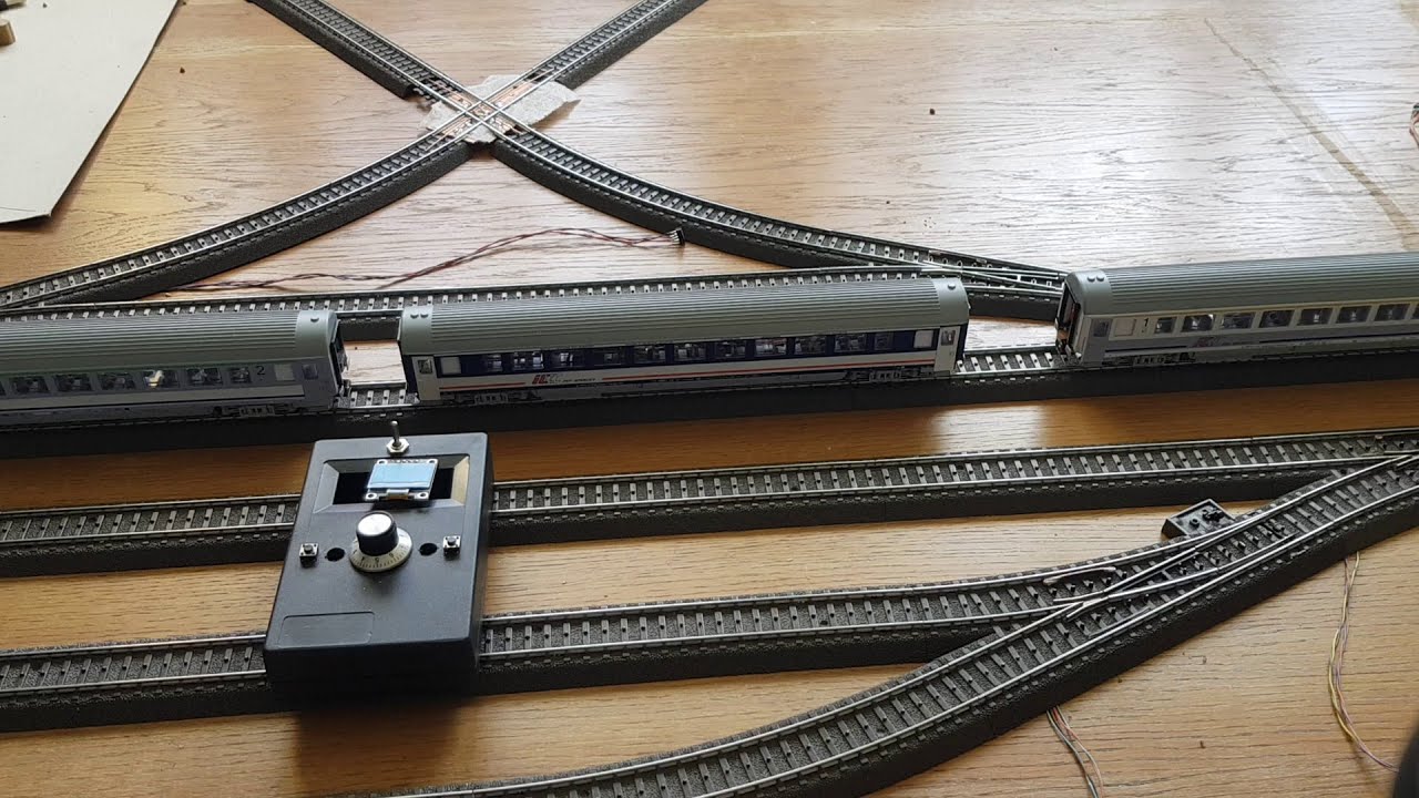 Märklin C-Gleis test connection and disconnection of Bartuś&Bacia via wi-fi programmed in Visuino.