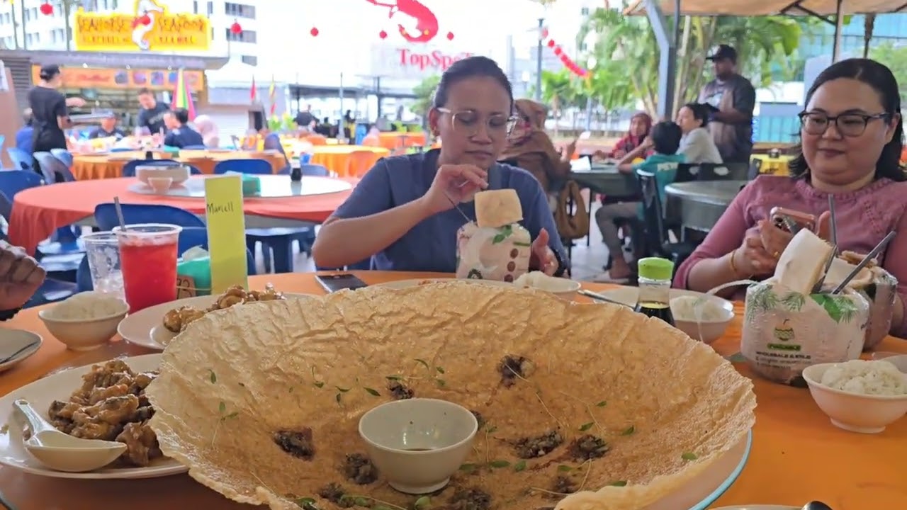 Menikmati Makanan Di Kuching😍