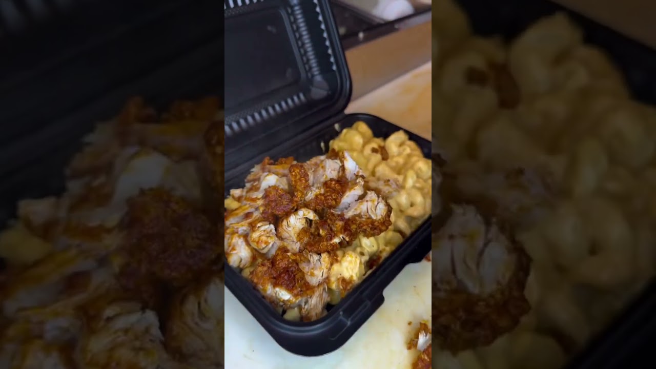 Fried Chicken And Mac And Cheese 😮💨🍗🔥 #Shorts #FriedChicken #SoulFood