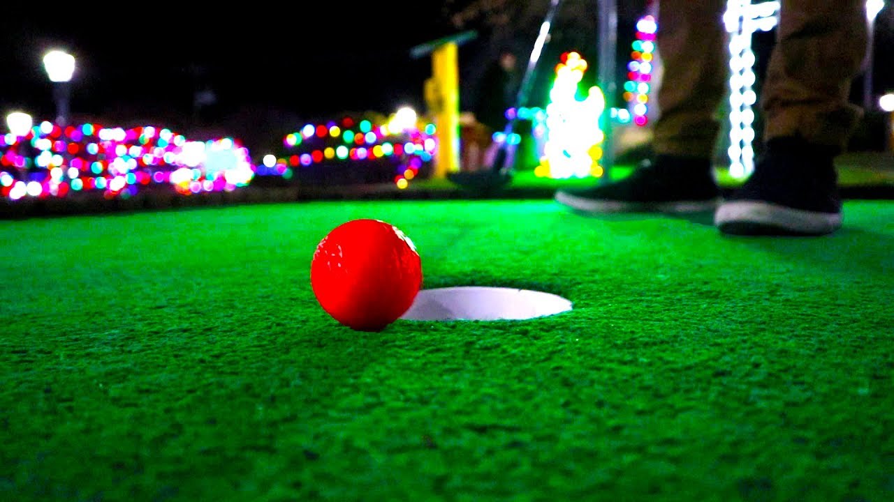 Playing Mini Golf in the FREEZING COLD WINTER!