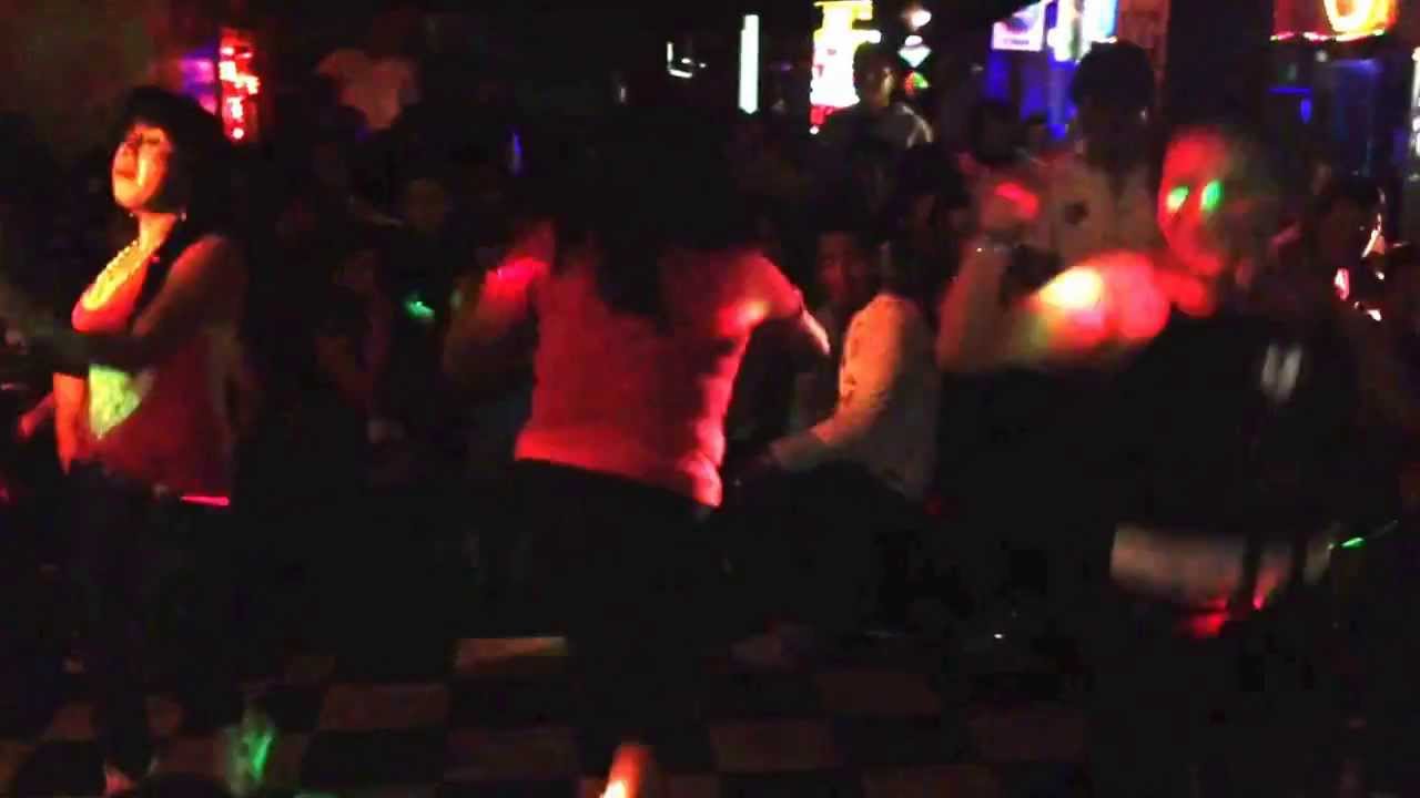 Meandro agricultores recibir Los banditozz mujeres bailando música disco en cocos discotek - YouTube