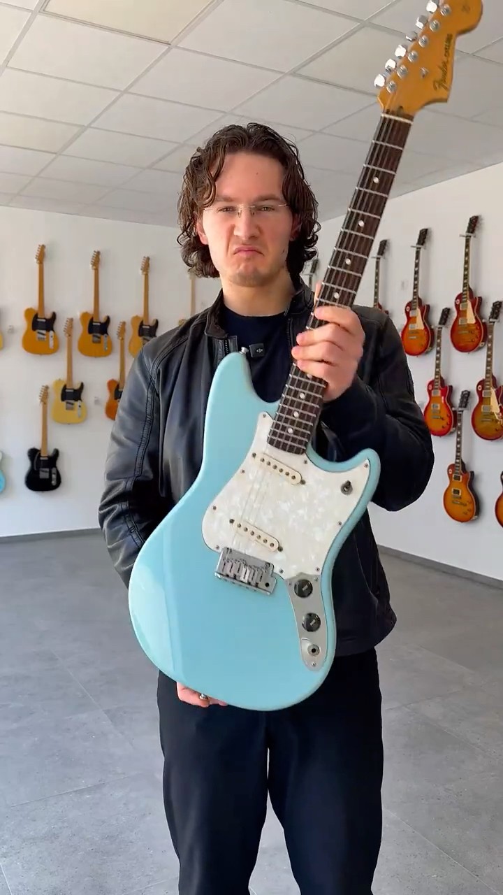FENDER USA CYCLONE 2000 – Daphne Blue - YouTube
