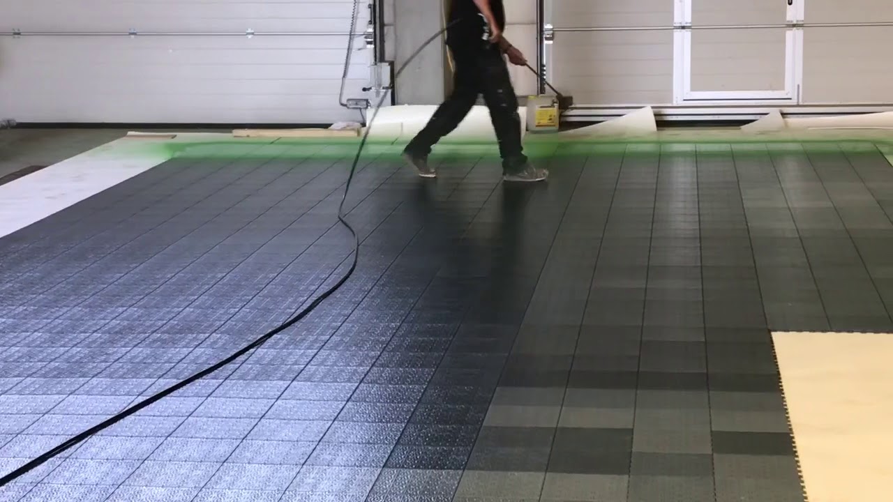 Modular sports floor with anti slip coating