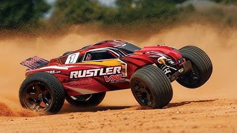 Traxxas Rustler slow motion donuts