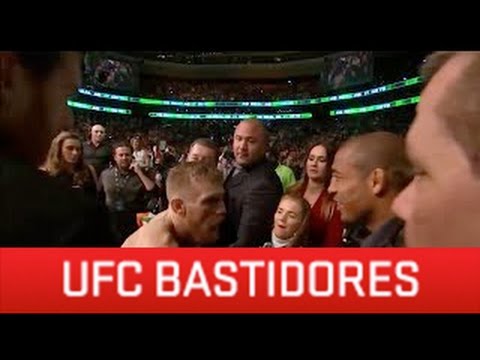 McGregor pula o cage e parte para cima de Aldo