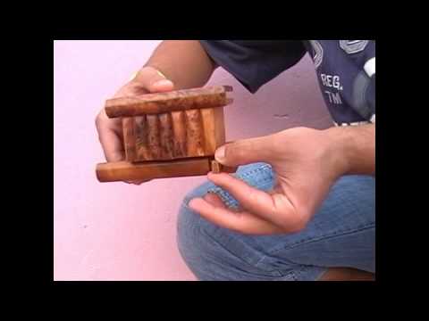 Moroccan thuya puzzle box - YouTube