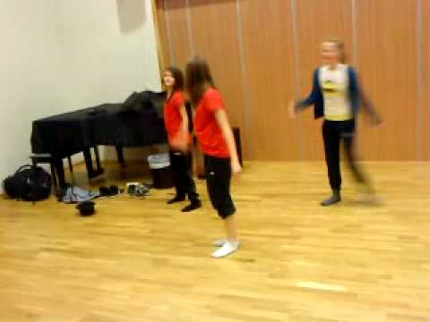 Marte,May Liss og Anja danser