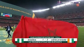 عميد كوديفوار يرفع علم المغرب لحظة احتفالهم بلقب الكان | Le drapeau marocain levé par Max Gradel