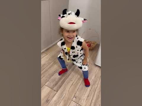 Как доить корову.. мастер класс от девочки 😄 - YouTube
