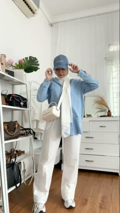 Gaya fashion hijab ke pantai
