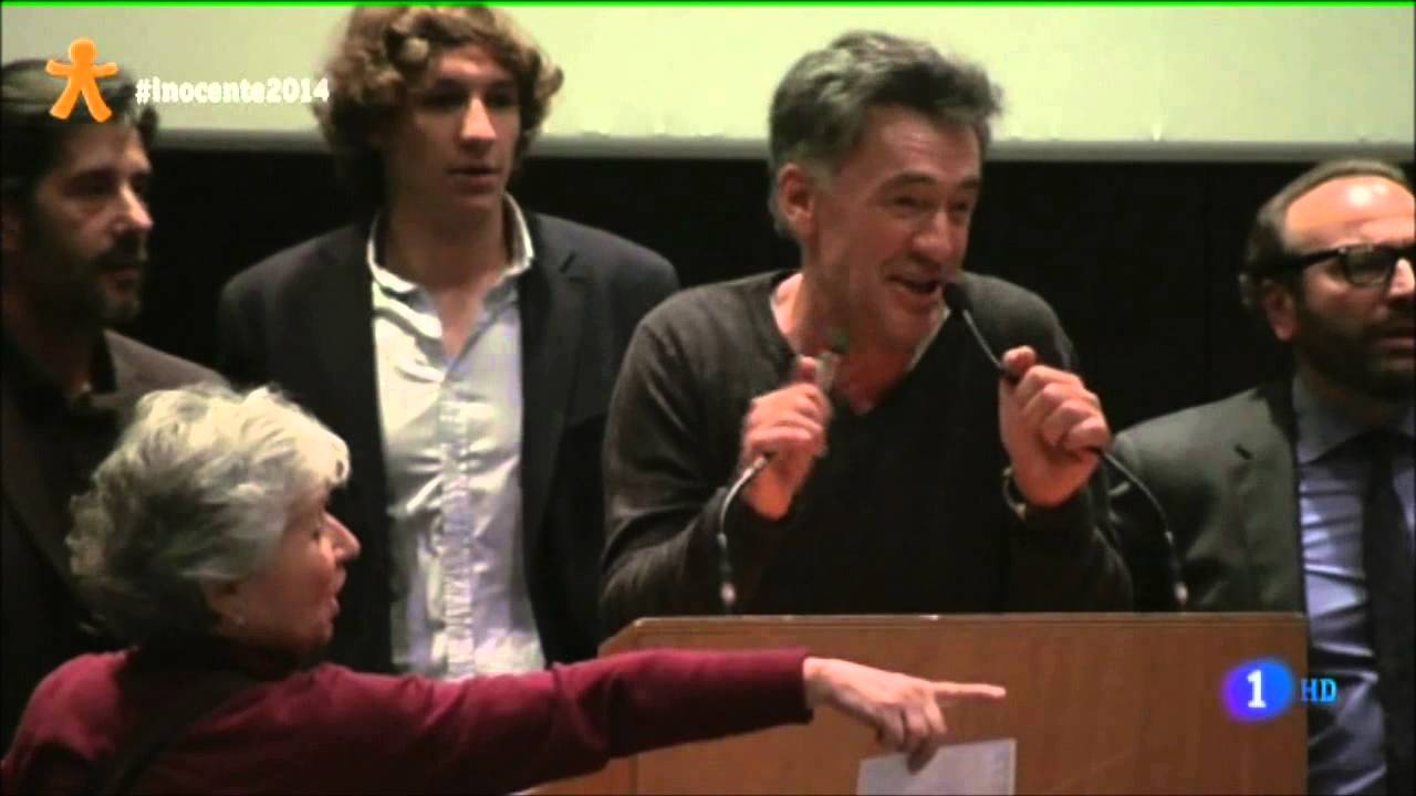 Broma de Inocente 2014 a Francis Lorenzo (Águila Roja)