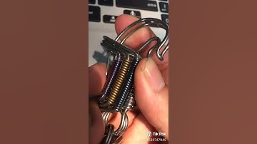 Móc khóa inox uốn thủ công kèm phụ kiện titan 7 màu quá đẹp