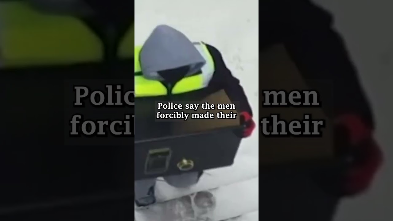 Запечатлено на камеру: грабители убежали с сейфом после взлома в Бронксе | News 12