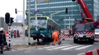 27-10-2007 : Ravage na botsing bus met auto op Schenkkade Den Haag