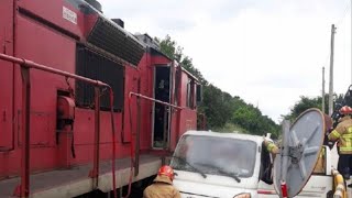 경북 예천서 무궁화호 열차와 화물차 충돌…1명 부상 / 연합뉴스TV (YonhapnewsTV)