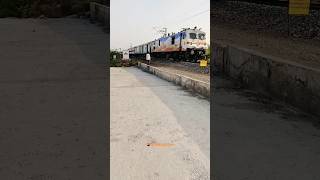 ➡️#22975/Bandra Terminus - Ramnagar , Ramnagar Superfast Express.⬅️➡️ 39225, GD WAP7 Sakarani #viral
