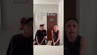Aquele Amigo Que Ri Em Momentos Srios shorts