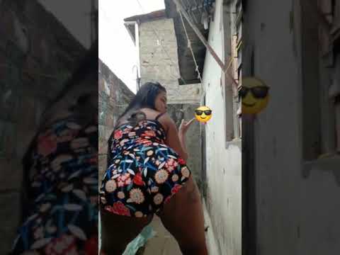 Yasmin Santos dançando funk