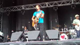 Michael Franti &amp; Spearhead- Hello Bonjour- Mountain Jam 2010