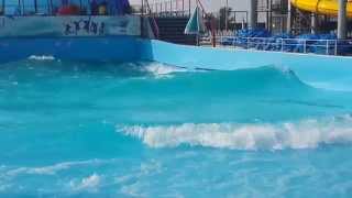 waterparks with wave pools
