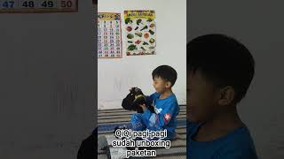 QiQi pagi-pagi sudah unboxing paketan