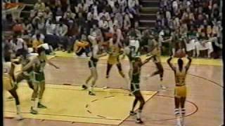 Larry Bird - 32\/18\/9\/4 vs. Magic's Lakers (1983)