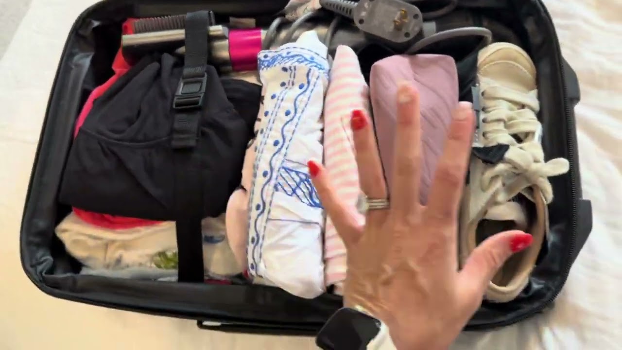 Review: U.S. Traveler Rio Lightweight 20" Rolling Carry On, Blue