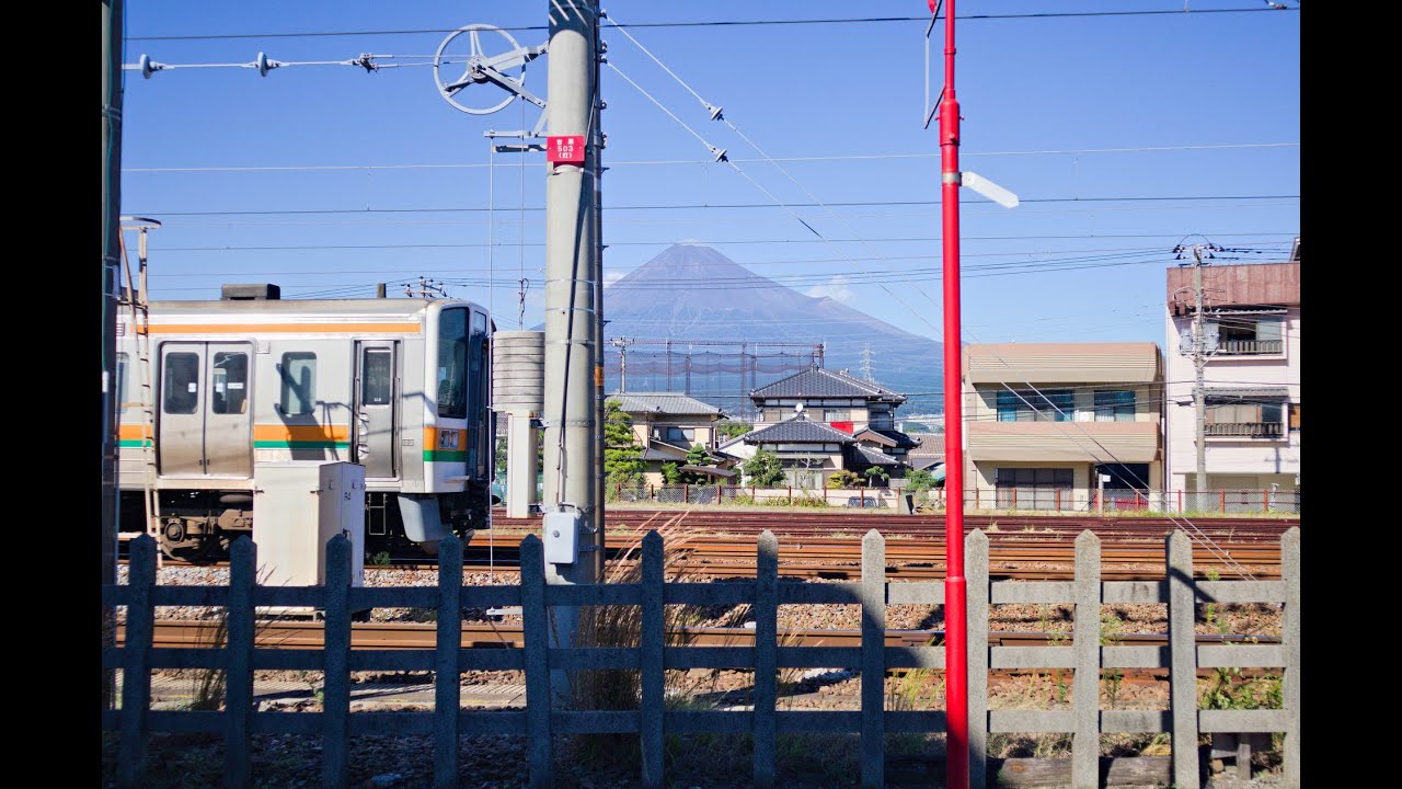 Train in Fuji City with Mt. Fuji in hte background 富士 - YouTube
