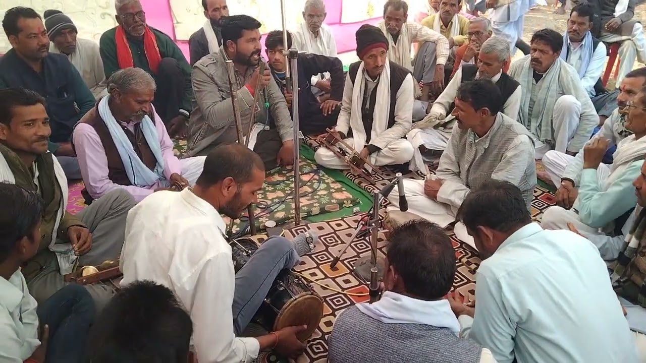 फाग कार्यक्रम 💐स्थान लवकुश नगर💐 जिला छतरपुर मध्य प्रदेश। ( गायक लाखन सिंह )