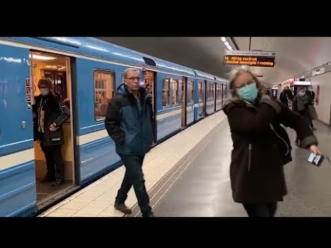 Video: Vilka är De Konstigaste Trenderna För Plastikkirurgi Som Drabbar Pandemin?