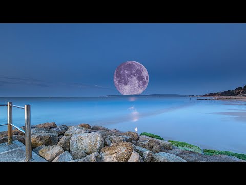 Vídeo: Por Que A Lua Parece Maior No Horizonte Do Que No Zênite